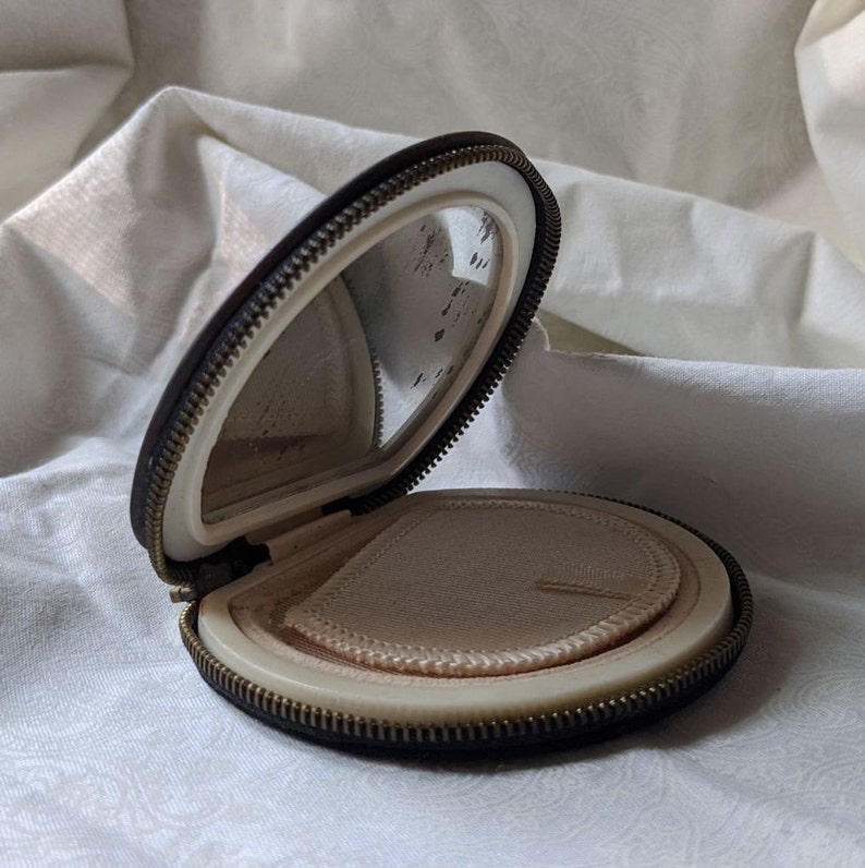 Western German Petite Needle Pointe Compact