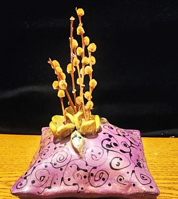 Eckige Vintage Vase mit Blumen