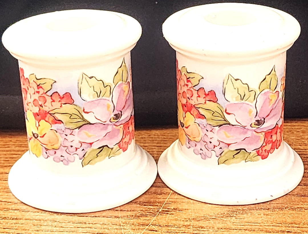 ANCIEN ET JOLI BOUGEOIR EN PORCELAINE BLANCHE H 27 cm EUR 45,00 - FR