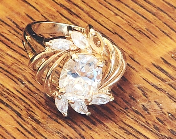 14K gold Ring emeralds, size 8.5 (LIND) 14K gold Ring emeralds, size 8.5 (LIND)