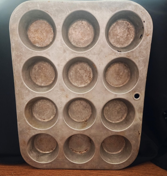 Vintage Aluminum Cupcake or Muffin 12 Mirro Tray