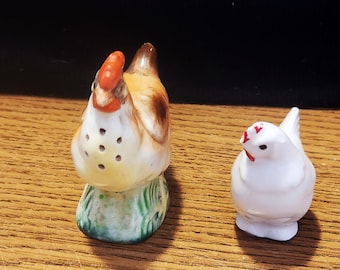 Vintahe Japanse haan zoutvaatje en kippenfiguur