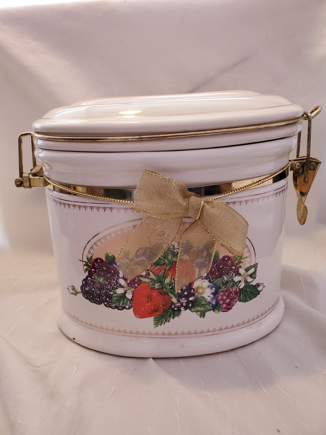 Vintage Ceramic Canister That Seals Has a Bow and Beautiful Etsy