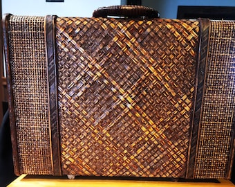 Vintage 18"x14"x6" Woven Rattan Bamboo & Wooden Suitcase