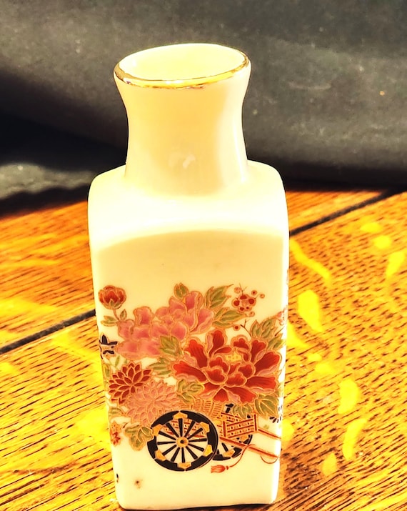 Vintage Hand Painted Japenese Vase With Elegant Floral Design - 4
