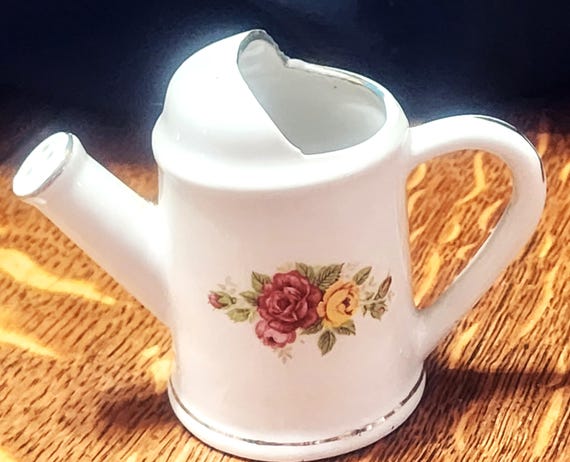 Vintage Miniatur Porzellan Gießkanne mit handgemalten Rosen