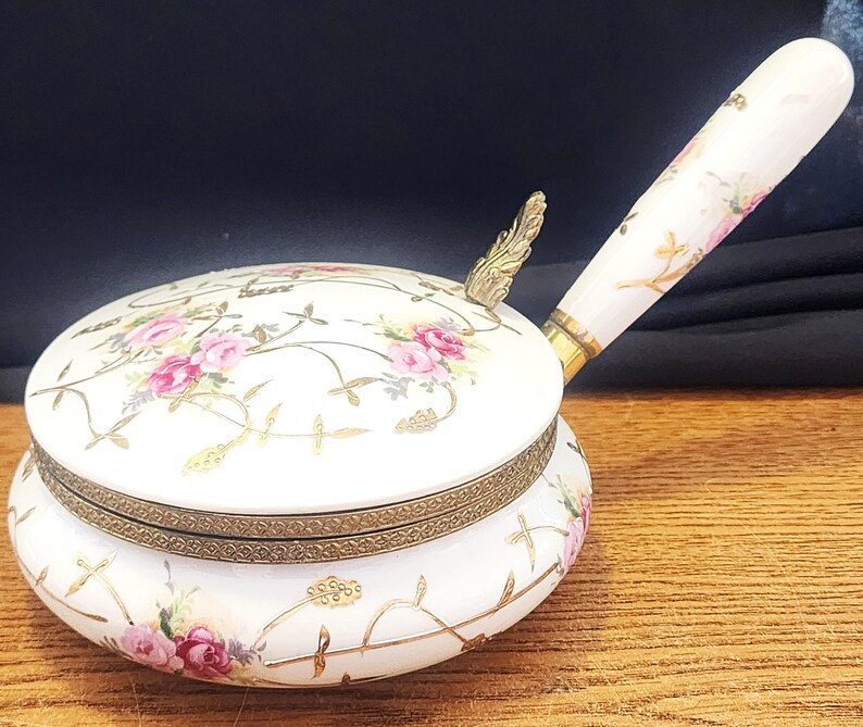 Vintage porseleinen bedwarmer met porseleinen handvat, goudfolie en messing fittingen Gewoon geweldig! afbeelding 1