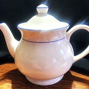 Vintage Sadler White Tea Pot w/Blue Trim England