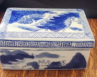 清朝乾隆時代に作られた青白磁の赤蓋の箱 アンティーク中国製青白磁箱｜乾隆マーク入り蓋付き箱｜アジアン