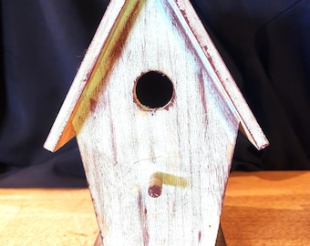 Vintage vogelhuisje met libellen