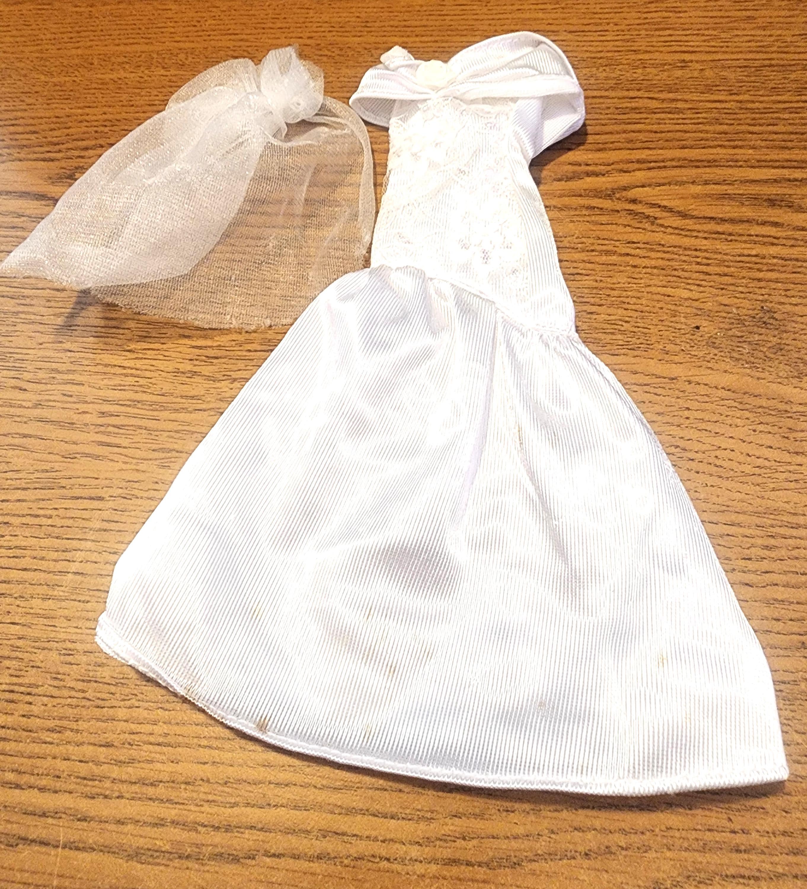 barbie wedding dress 90s Barbie 1861 MIB 1992 Romantic Bride Blonde Doll – Sell4Value main image 1