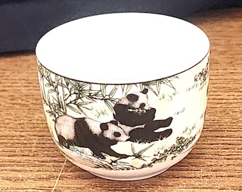Taza de té vintage con forma de panda