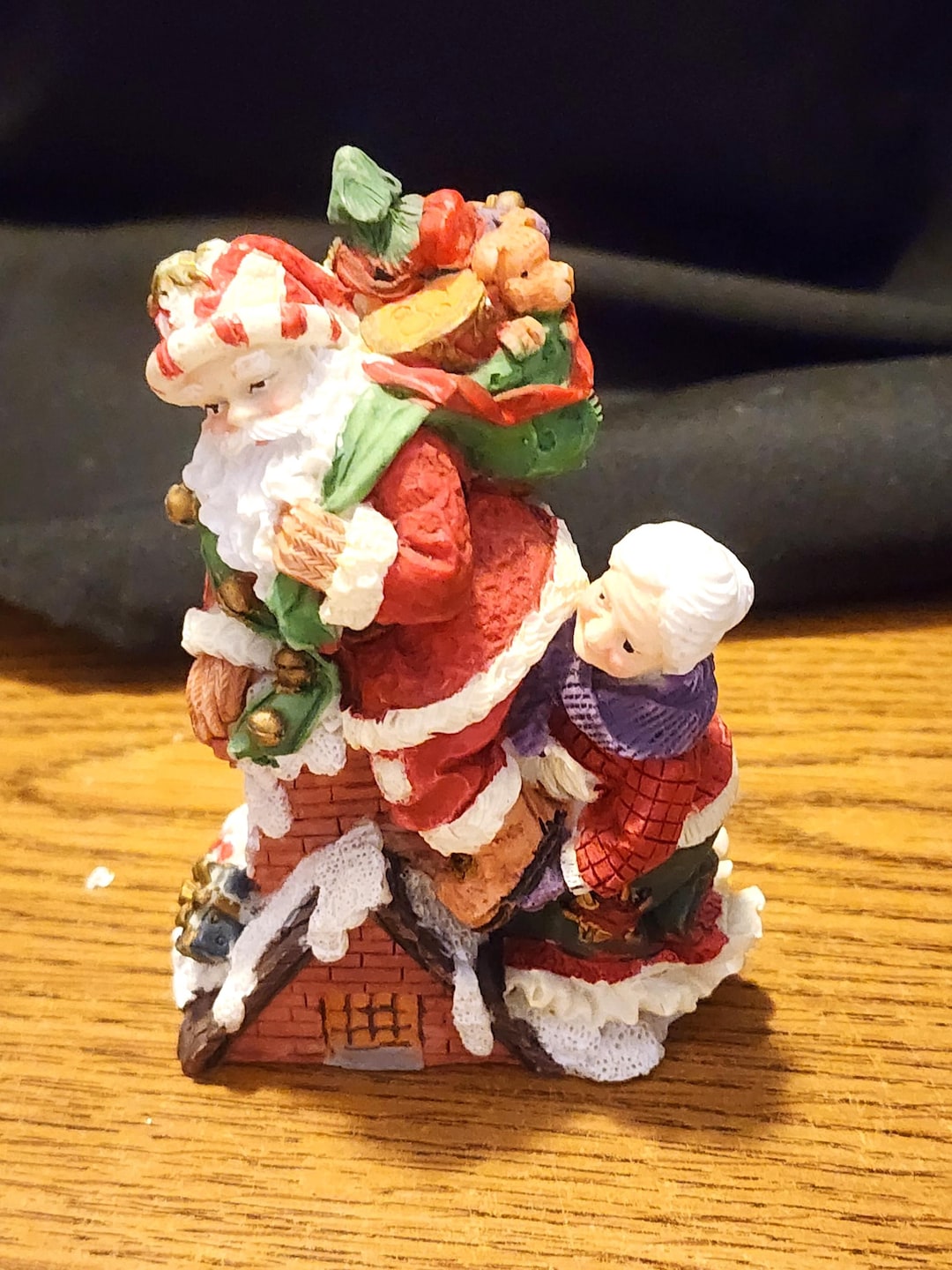Ceramic Springtime Santa Vintage 4
