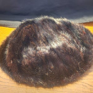 Elegant brown mink vintage fur hat Joseph Magnin beautiful old money style nice Vintage Fur Hat by Magnin - Etsy main image 4