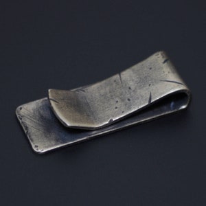 Clip para billetes de latón macizo oxidado, estilo vintage, dañado y desgastado por la batalla, para llevar a diario, estilo minimalista.
