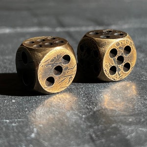 Benutzerdefinierte Massiv Messing Metall Würfel Set mit Distressed Aged Vintage Old Finish / EDC / Taschen Zubehör / Poker / Glücksspieler / Kartenspiel