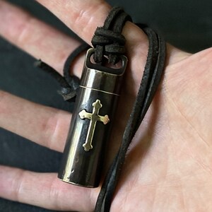 Rustieke messing shotgun schelp stash capsule ketting - groot kruis kruisbeeldhanger