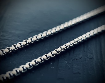 Simple Plain Stainless Steel Silver Slim Chunky Box Chain Necklace - Classic Style / Minimalist / Pendant