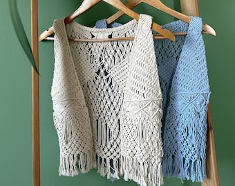 Gilet bohème crème en macramé : tenue de festival en coton à pampilles