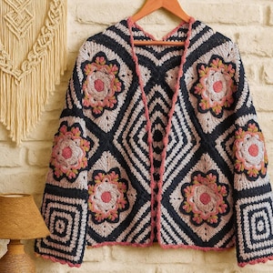 Cardigan all&#39;uncinetto boho: giacca in cotone fatta a mano con motivo floreale Grandma Square