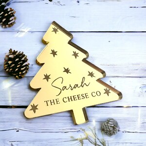 Cartões de lugar personalizados para árvores de Natal Works Party, nomes de lugares personalizados gravados em espelho, configurações de nomes para eventos personalizados, decoração de mesa festiva