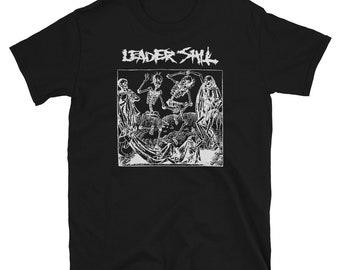 Puede incluir: Camiseta negra con un estampado gráfico blanco de cuatro esqueletos bailando. El texto "Leader Skull" está impreso sobre los esqueletos.