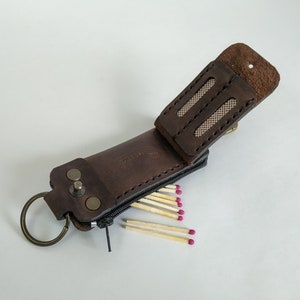 Boîte d’allumettes, Porte-clés, Allumette, Allumette, Étui allumette, Étui briquet, Manche briquet, Sase bâton d’allumette, Porte-clés briquet, Étui allumette