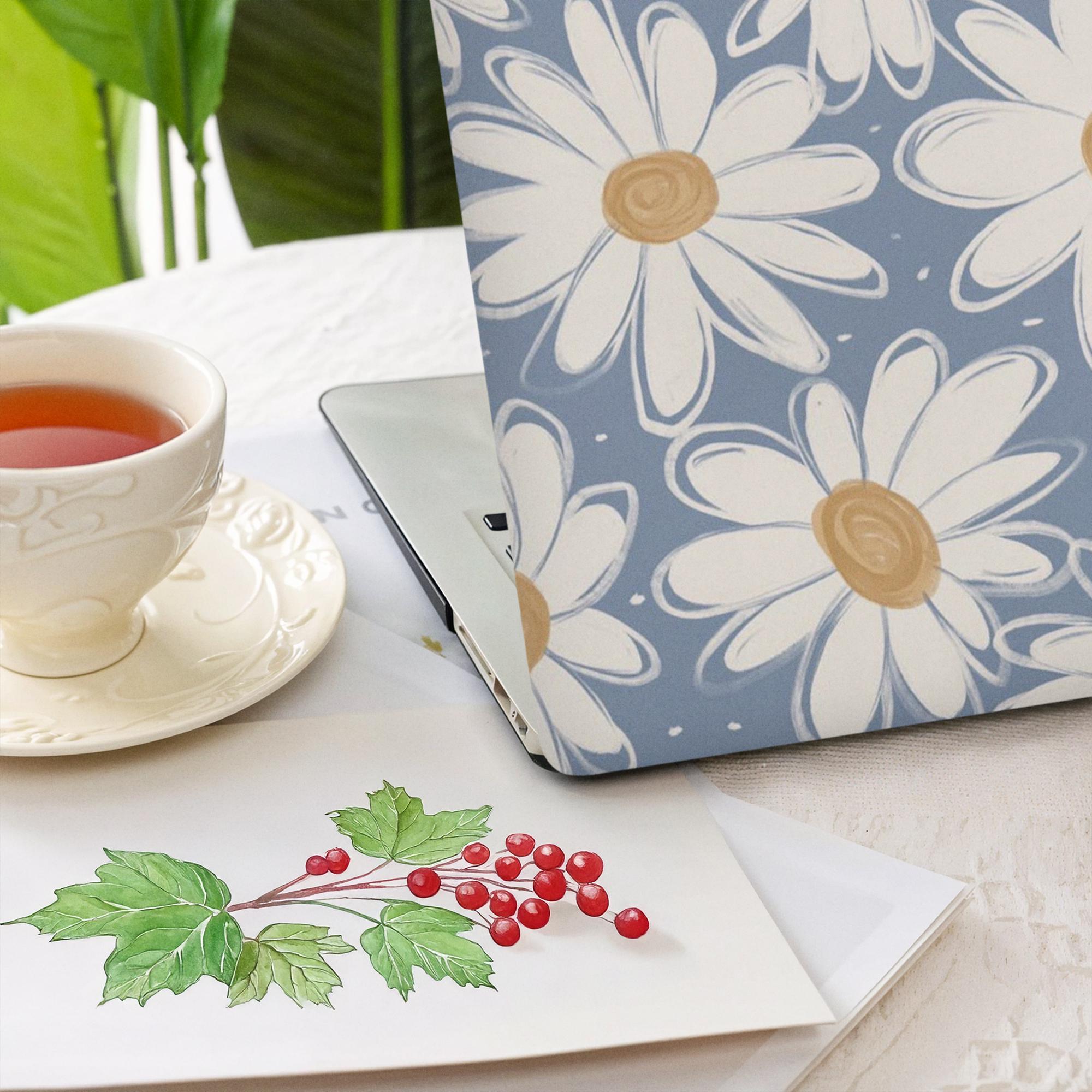 Retro Daisy MacBook Case, Cute Blue Flower Pattern MacBook
