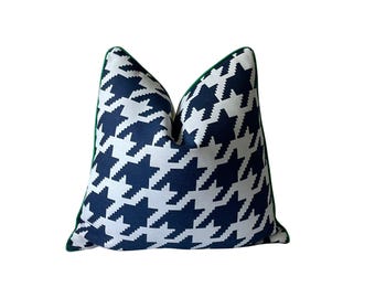 Navy Houndstooth Pillow Cover, Green Welt, White Linen Back