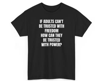 自由の引用Tシャツ - 政治的なメッセージを伝えるユニセックスTシャツ