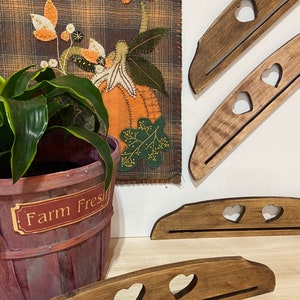 Wooden Primitive Art Hanger, Primitive Farmhouse Living ,Handwork Display, Farmhouse Decor, Wood Wall Hanger, Wool Appliqué Hanger,