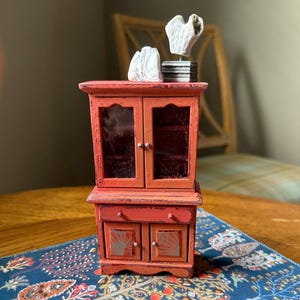 Miniature Dollhouse Vintage Curio China Cabinet In Warm Zinfandel With Two Decorative Doors 1:12 Scale Furniture