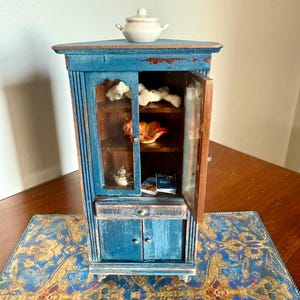 Miniature Dollhouse Vintage Sonia Messer Corner Cabinet/Curio With One Triangular Carved + Lined Drawer + Gold Hardware 1:12 Scale Furniture