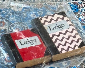 Par de libros de contabilidad vintage para casa de muñecas en miniatura, accesorio a escala 1:12