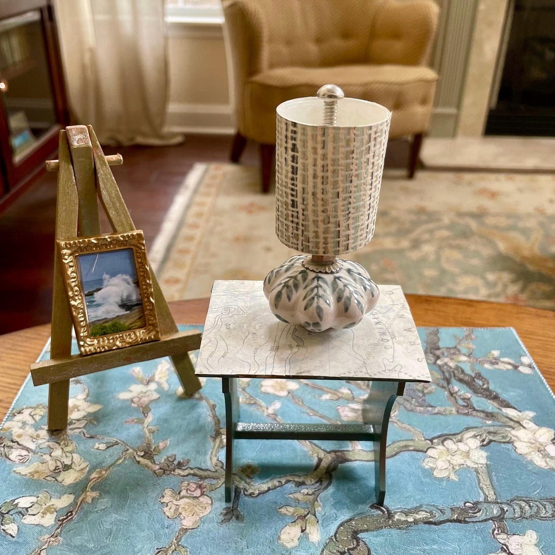 Miniature Dollhouse Vintage Desk/Side Table Hand Painted + Destressed In Provençal Bluegreen With Map-Print Top 1:13 Scale Furniture, foto 2 di 4