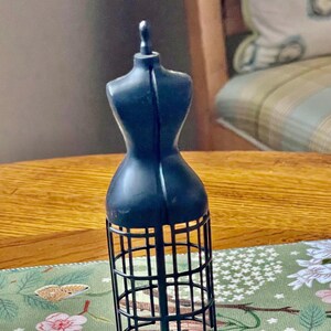 Miniaturowy domek dla lalek Vintage Metal Dressing Bust w kolorze czarnym 1:12 Skala Akcesorium