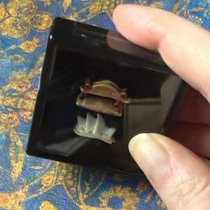 Miniatuurpoppenhuis Vintage Itty-Bitty, porseleinen Australische artefacten: accessoires schaal 1:24