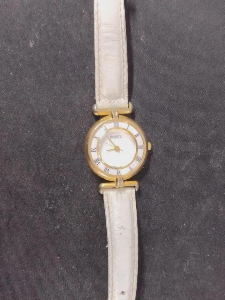 Fossil Women display picture 1