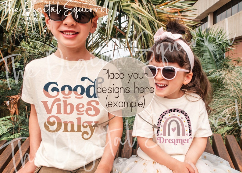 Mockup de Irmãos | Mockup de Camiseta Bella Canvas 3001T Natural | Mockup de Camiseta 3001T para Irmão e Irmã | Mockup Infantil para o Verão | Arquivo JPEG imagem 3