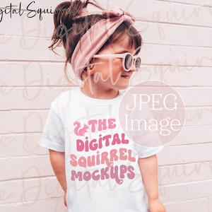 キッズ用ベラキャンバス3001TホワイトTシャツモックアップ｜幼児女の子用Tシャツモックアップ｜かわいい子供用アウトドアモックアップ｜JPEGファイル