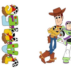 Puede incluir: Ilustraci&oacute;n de Woody y Buzz Lightyear de Toy Story. Woody viste un atuendo de vaquero con sombrero y botas marrones. Buzz Lightyear lleva un traje espacial blanco, verde y morado. La palabra "HAPPY" est&aacute; escrita verticalmente con letras tem&aacute;ticas de vaquero.