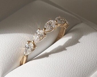 Fede nuziale da donna con diamanti, anello con diamante sintetico a taglio a pera, fede nuziale abbinabile e impilabile, anello est ovest, anello a cinque pietre per lei