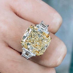 Bague diamant jaune fantaisie trois pierres, bague diamant 10 carats taille radiant cultivés en laboratoire, diamants taille trapèze latérale, bague diamant de couleur pour elle