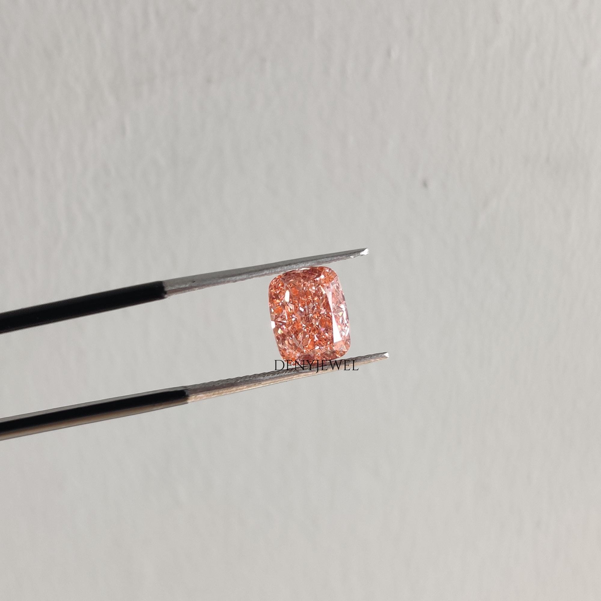 3.00 CT クッションシェイプ ラボ グロウン ダイヤモンド、IGI 認定