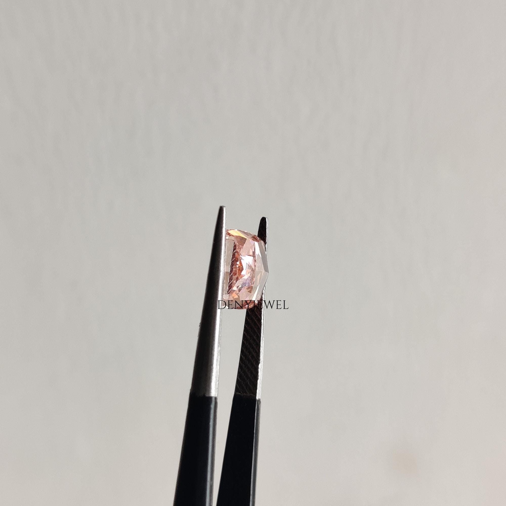 3.00 CT クッションシェイプ ラボ グロウン ダイヤモンド、IGI 認定