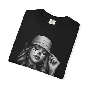 Payasa Graphic Tee, Lowrider Clothing, Chicana Tattoo Art Streetwear, Chicano Culture Shirt, Urban Vintage Style Tee, Barrio Fashion Bild 4