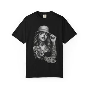 Payasa Graphic Tee, Lowrider Clothing, Chicana Tattoo Art Streetwear, Chicano Culture Shirt, Urban Vintage Style Tee, Barrio Fashion Bild 3