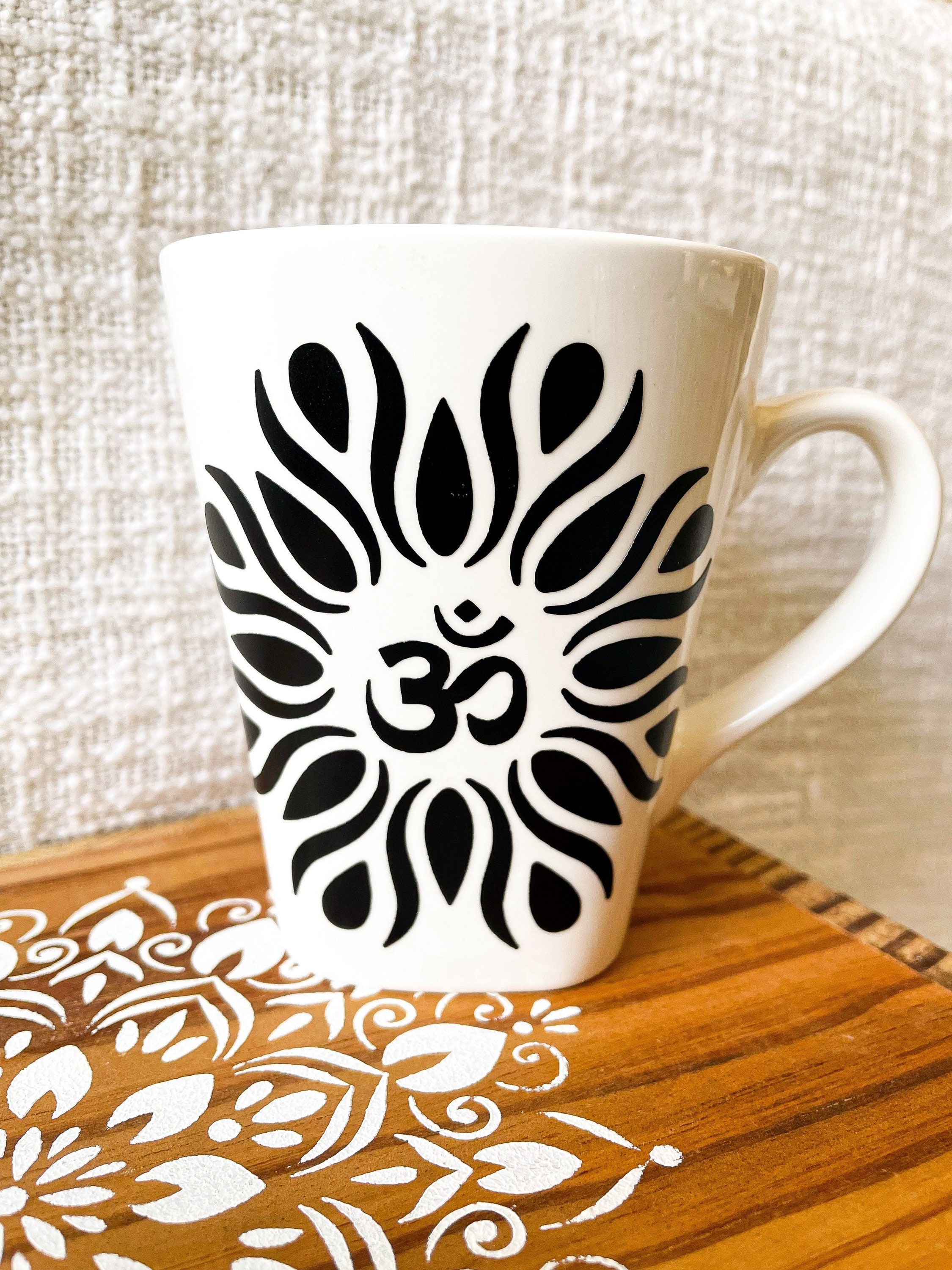 Mug avec Anse. Tasse à Café, Mug Thé. Mug Personnalisé Un Mandala - Lune Namaste