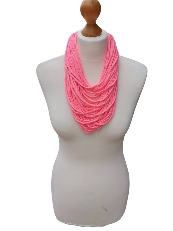 krekel Leugen aantal Neon roze Infinity Sjaal Multistrand Statement Textiel - Etsy België
