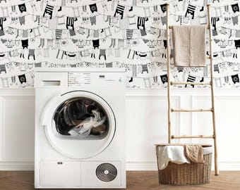 Zelfklevend verwijderbaar zwart-wit wasruimtebehang met hangende kleding voor doe-het-zelfdecoratieprojecten.